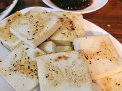 豆腐配自制酱-炙热童年·老北京炙子烤肉(南锣鼓巷店)