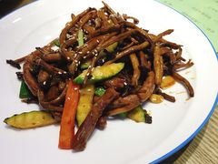茶树菇脆瓜炒牛柳-火啫啫·粤式啫啫煲(南通首店)