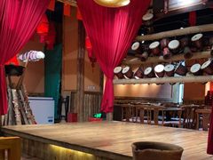 -老滇山寨•云南特色菜•地方菜•民族风情歌舞表演(金碧店)