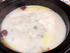 -洪氏嗨捞·广东猪肚鸡·椰子鸡火锅(西咸万象城店)
