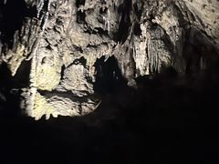 -波斯托伊纳溶洞