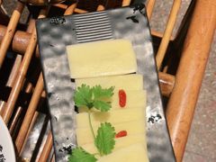 -老牌坊云南鱼豆花火锅(哈西万达店)
