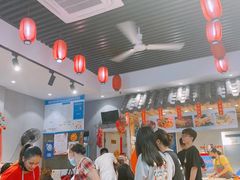 大堂-爆炸头阿姨小四川正宗川味小吃(无任何分店)