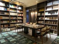 -钟书阁(松江泰晤士小镇店)