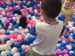 -嘿哟动霸CHUA·新潮玩运动娱乐中心·蹦床滑冰团建乐园