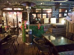 -layback cafe & bar