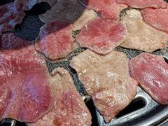 玫瑰牛舌-唯成•韩国炭火烤肉 유성고기