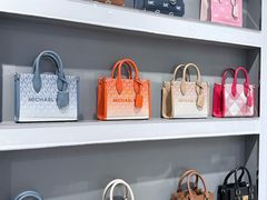 -百年港湾奥特莱斯(香炉礁店)