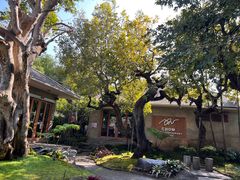 -Chom Cafe and Restaurant