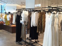 -URBAN REVIVO(上海中庚漫游城店)