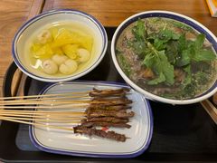 -云阿蛮云南生烫牛肉米线(奉贤路店)