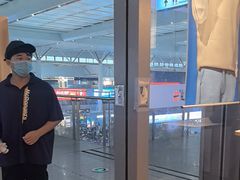 -麦当劳(上海虹桥站30B检票口楼上)