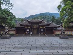 -峨眉山报国寺
