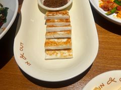 瓦片烤乳扇-一坐一忘云南菜(北京skp店)