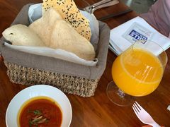 餐前龙虾片-上海柏悦酒店·世纪100牛排馆