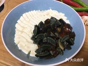 夏天必备的小苞苞清爽皮蛋豆腐