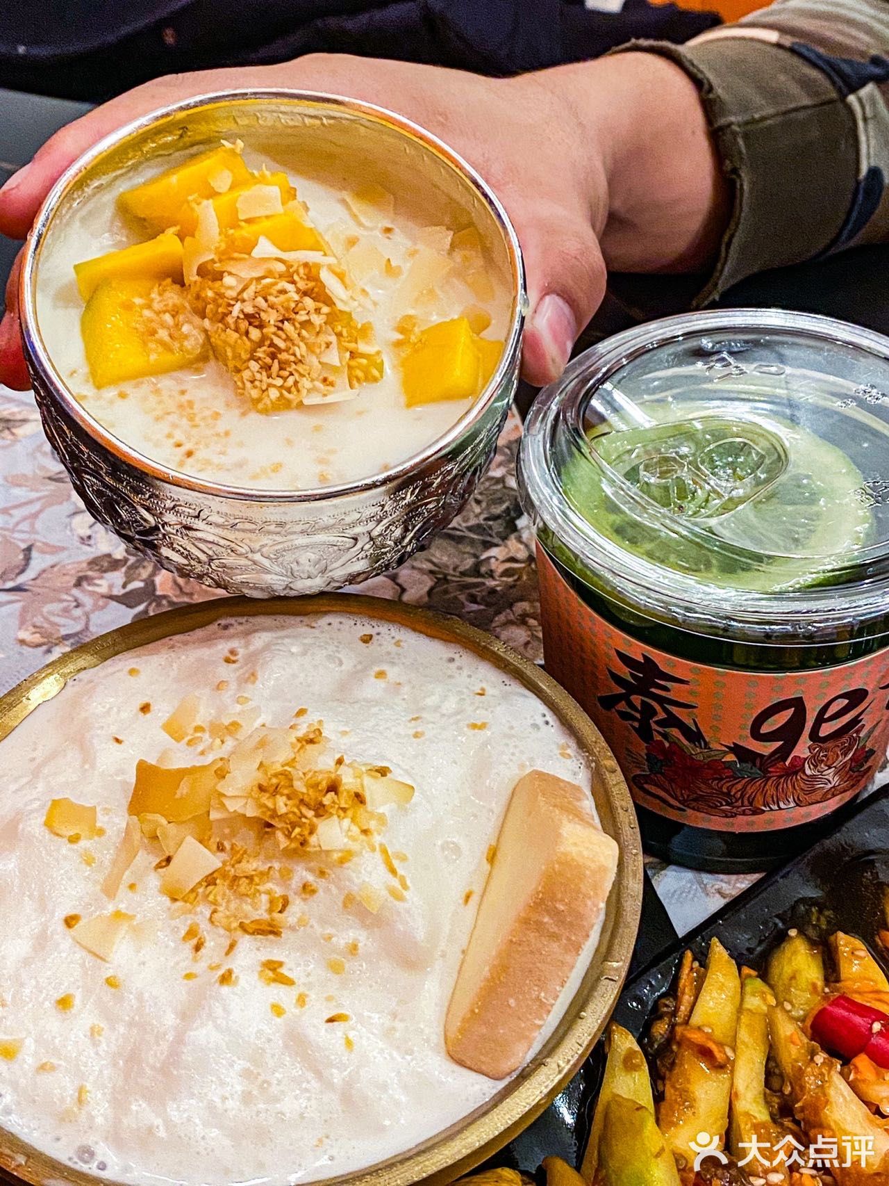 简直太精致了舍不得把它吃掉。香水椰子沙冰