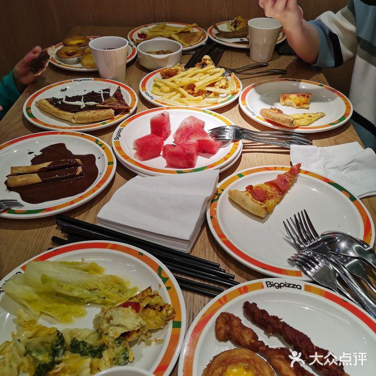 餐后孩子们依依不舍的离开了，约好下次还来吃