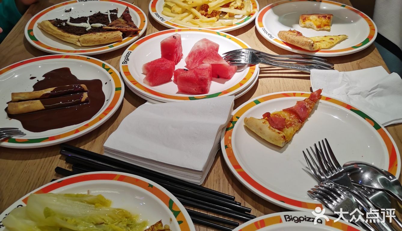 餐后孩子们依依不舍的离开了，约好下次还来吃