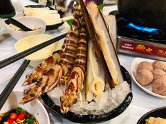-鲜入围煮花胶鸡海鲜火锅