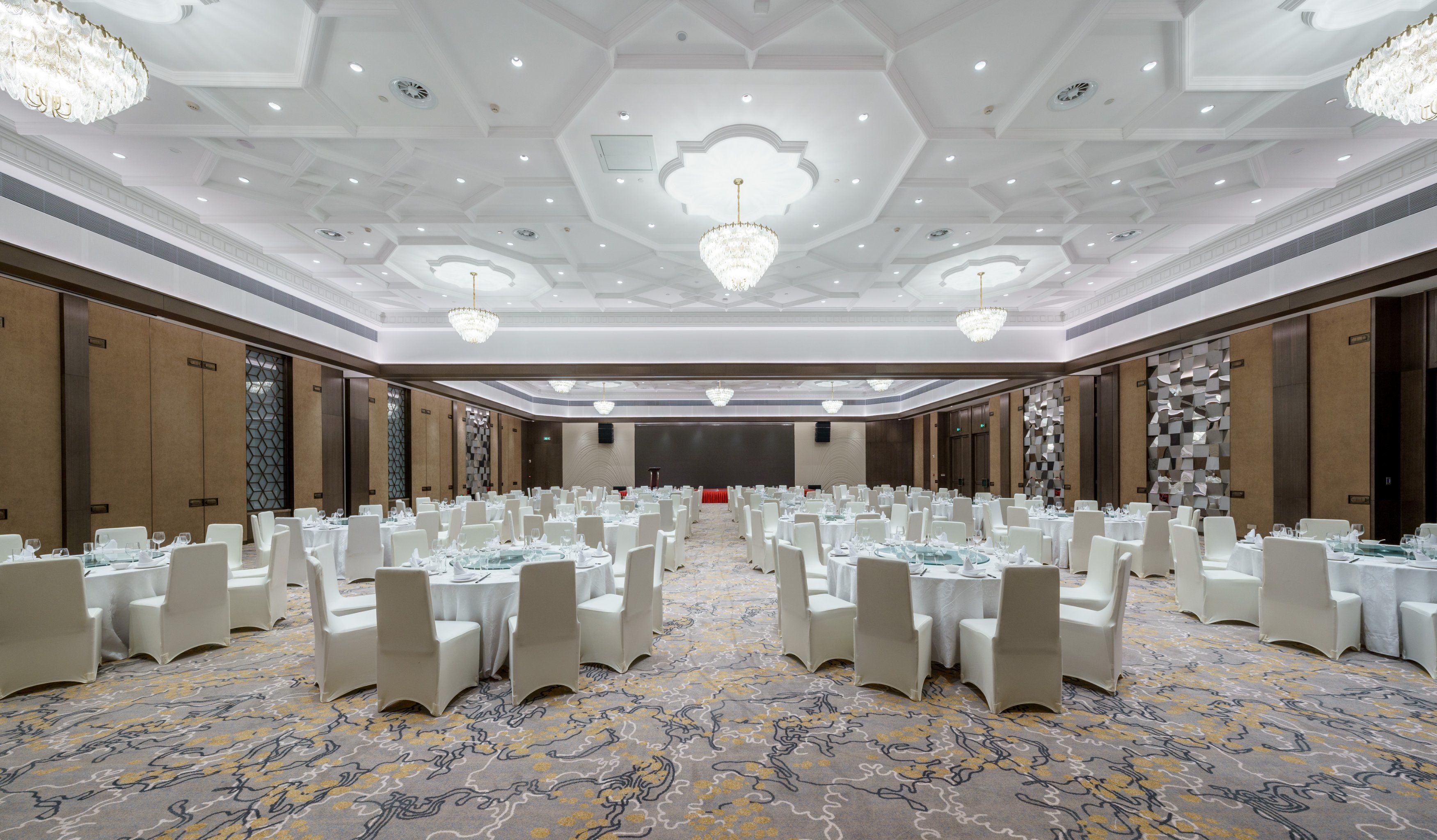 选择了新街口金鹰国际酒店的宴会厅,为什么我说是我的心中它最好!