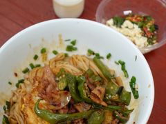 辣椒炒肉干拌粉-虎子面粉馆(五一东村店)