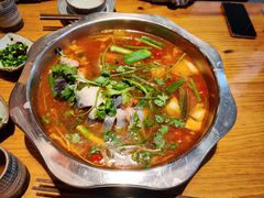 -野山舂·贵州现舂酸汤火锅(鸿通城店)