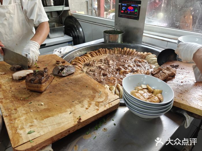 陈记卤煮小肠图片