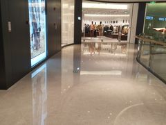 -URBAN REVIVO(上海中庚漫游城店)