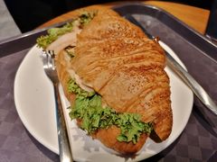 蛋香鸡肉可颂-星巴克(上海虹桥南丰城办公楼店)