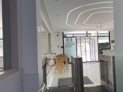 -鲸灵公元游泳中心