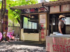 -黄记四更烤乳猪店