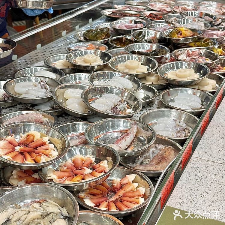 生蚝叠成山！这家火锅店是懂鲜味的！