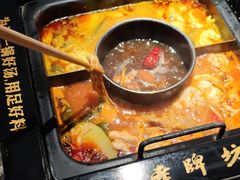 -老牌坊云南鱼豆花火锅(哈西万达店)