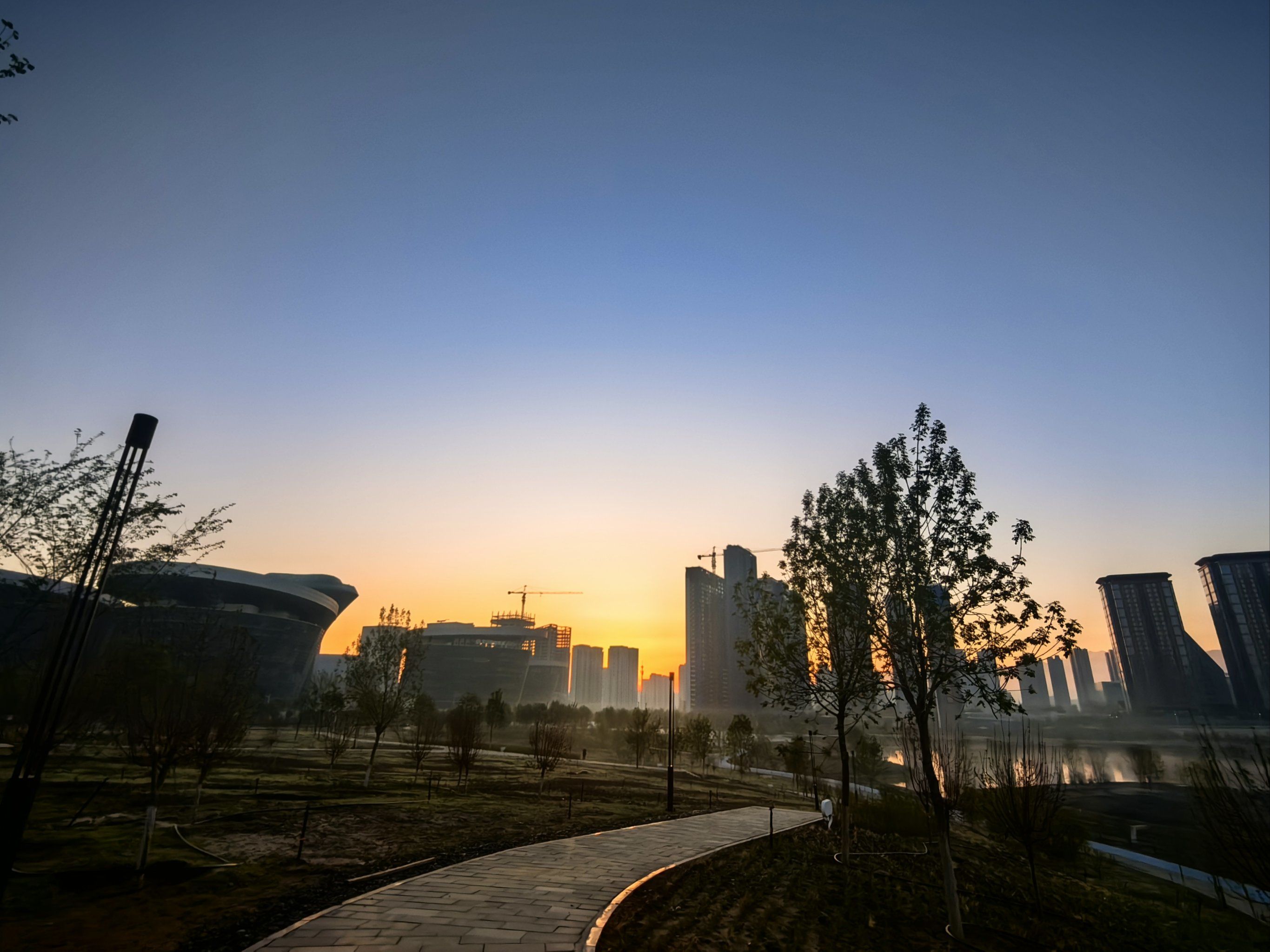 这是七点的早晨,美!

#文化中