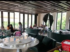 靠窗位-怡得观滇餐厅·地道昆明菜·1996(海埂大坝店)