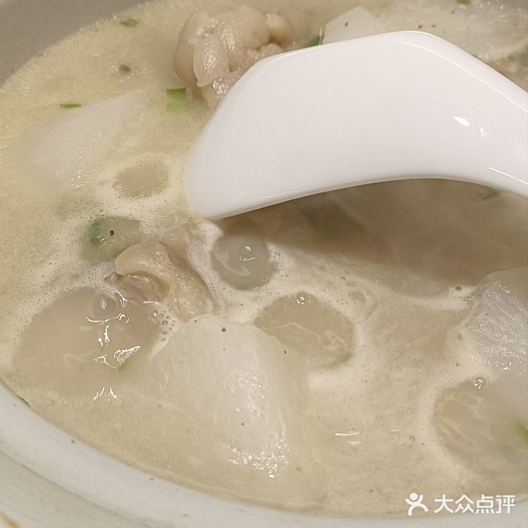 老门东的这家侯品。这么说吧，能把姓氏放在店招上的