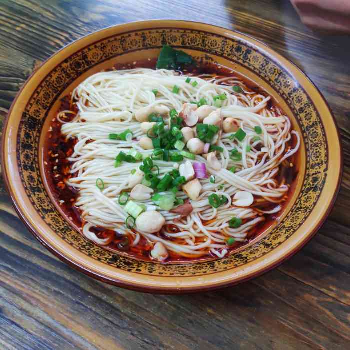 万州古城重庆小面-"牛肉面要得是原汤肉块比较大比较软烂肉和筋.