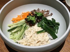 -云海肴·汽锅鸡·云南菜(天山百盛优客店)