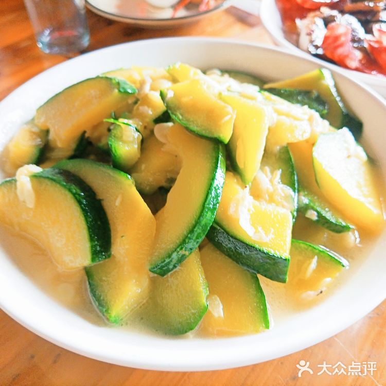 # 绍兴历史保护街区美食