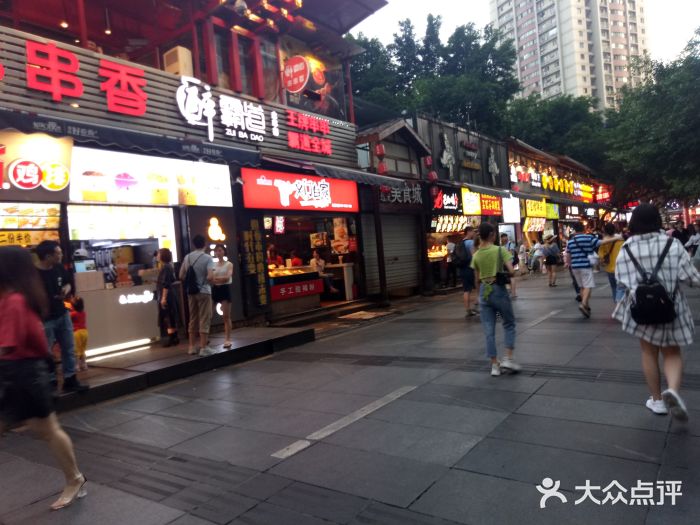 八一好吃街·高品美食广场门面图片