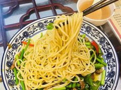 蒜苔炒肉盖浇面-河州春清真西北特色美食(虎踞路店)