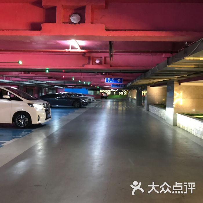 k11购物艺术中心停车场