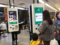 等位区-麦当劳(宜安广场店)