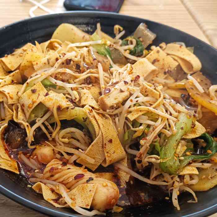 谷乙弘麻辣拌(书院路店)-"商家位于书院路新华书店斜对面,李村交通要.