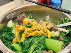 鸡杂肠红煲杂菜-巫记鸡饭店