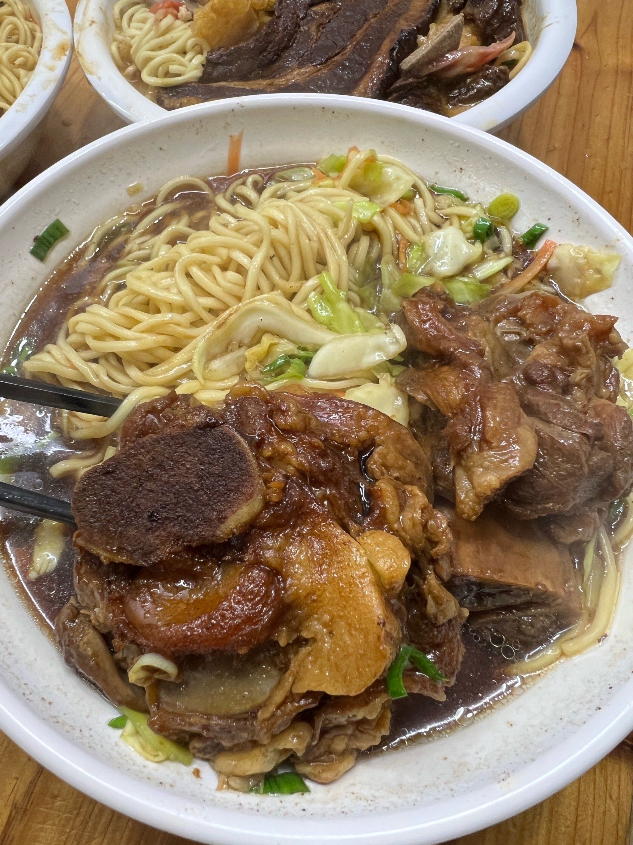 🍜,招牌酱骨面