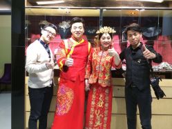 点击看大图 照片左边是化妆师王磊老师,右边是摄影师康长振老师-完美新娘婚纱摄影