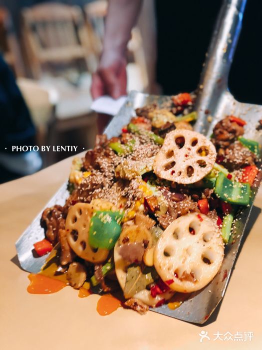 何鲜生网红铁锹手抓海鲜(吾悦广场店)铁锹鸡图片