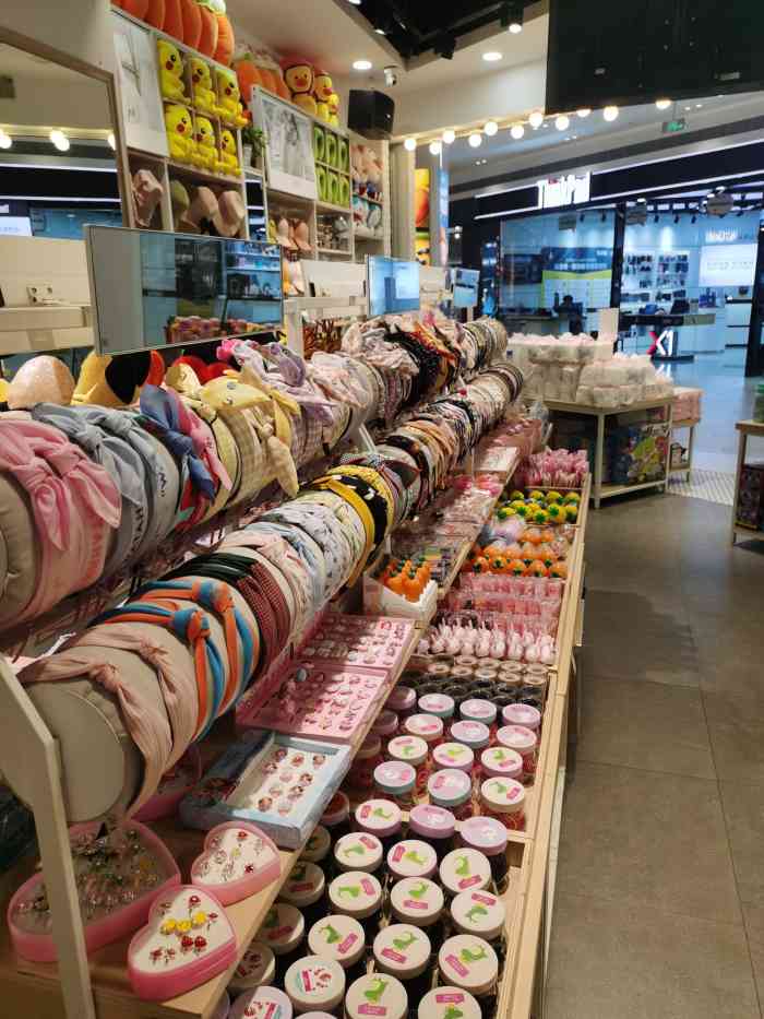 伶俐饰品店(金地广场店)-"现在很流行这些小小的杂货铺.有点像小时候.